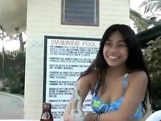 Pattaya Thai sluts gives a great BJ